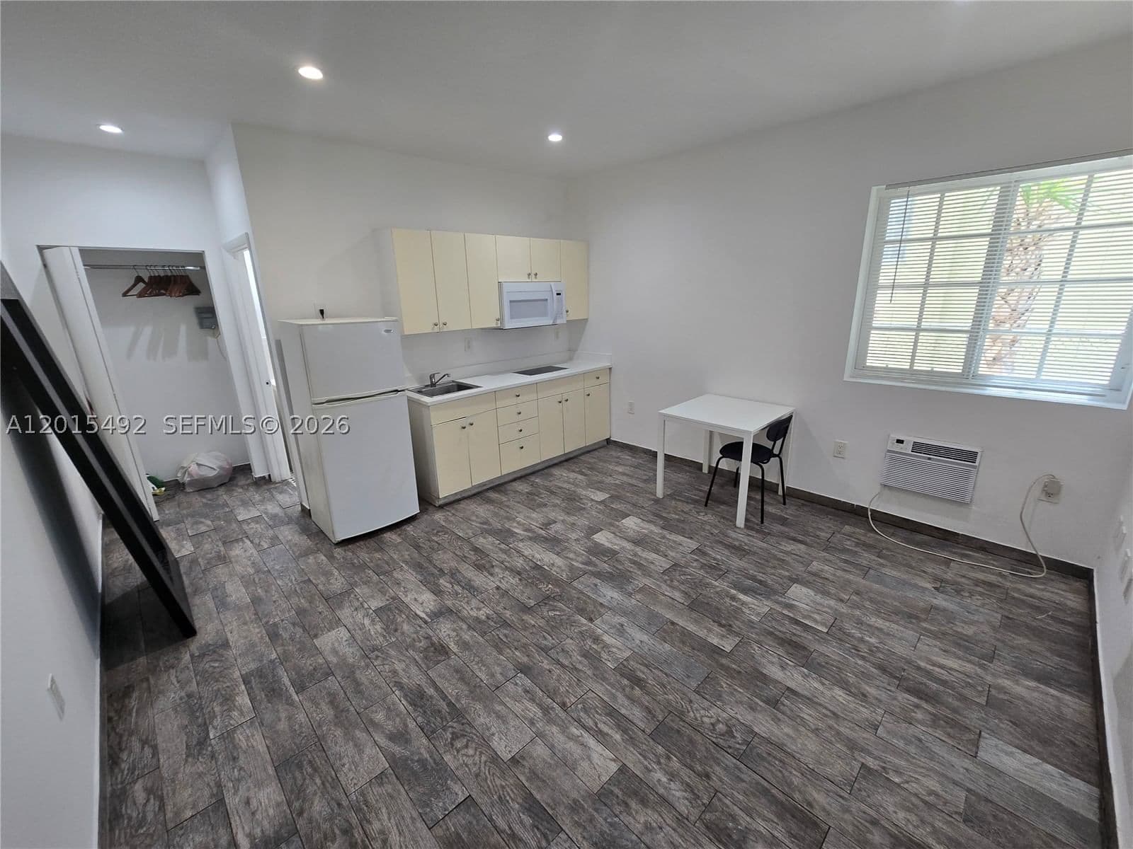 1-bedroom Property — 1345 Pennsylvania Ave #2A, Miami Beach, FL 33139