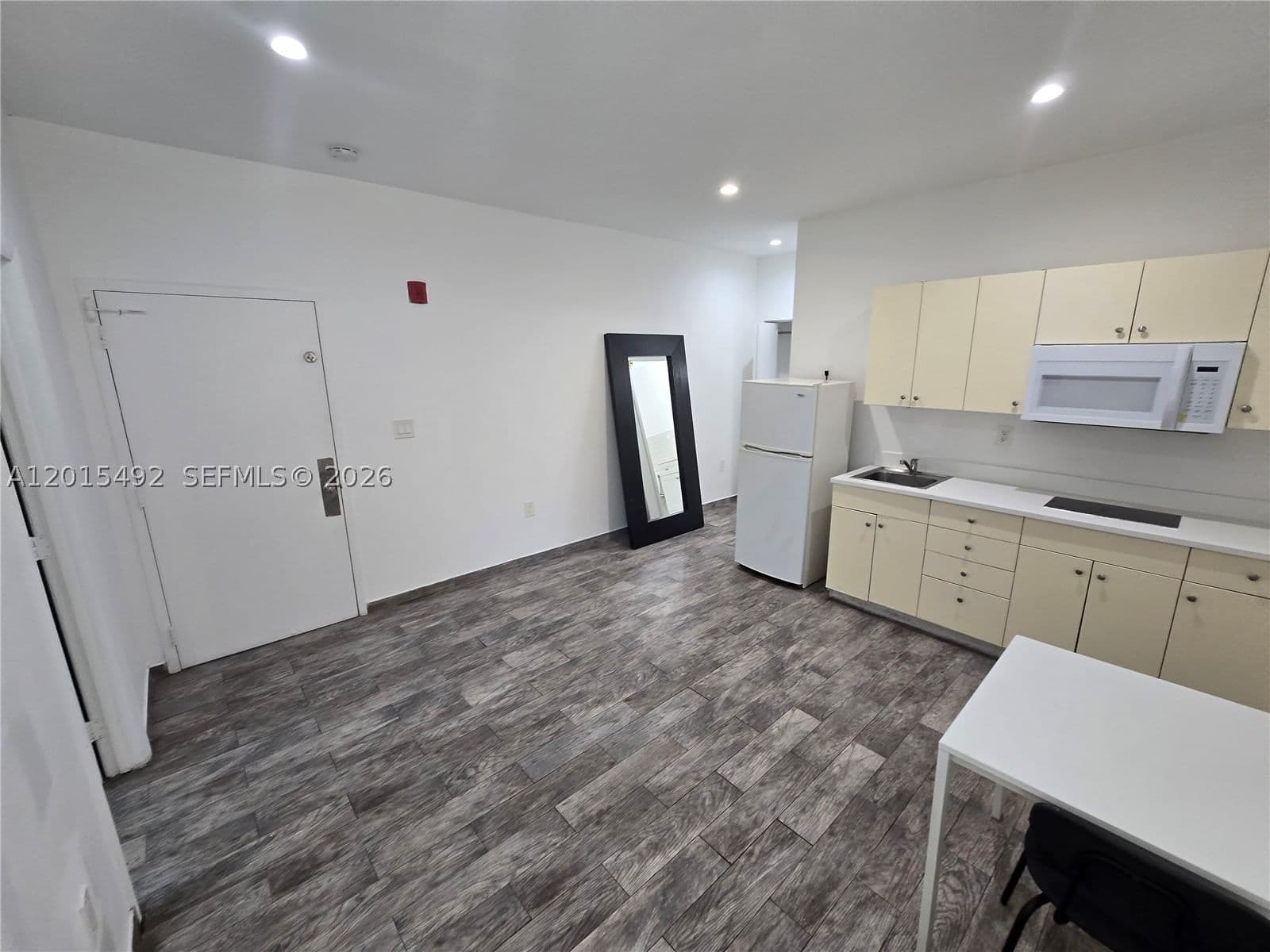 1-bedroom Property — 1345 Pennsylvania Ave #2A, Miami Beach, FL 33139