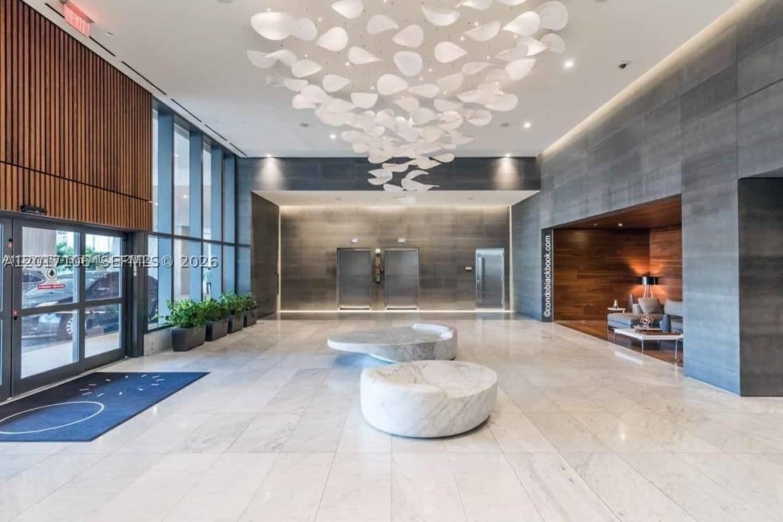 2+1 Condo — 68 6th St #2510, Miami, FL 33131