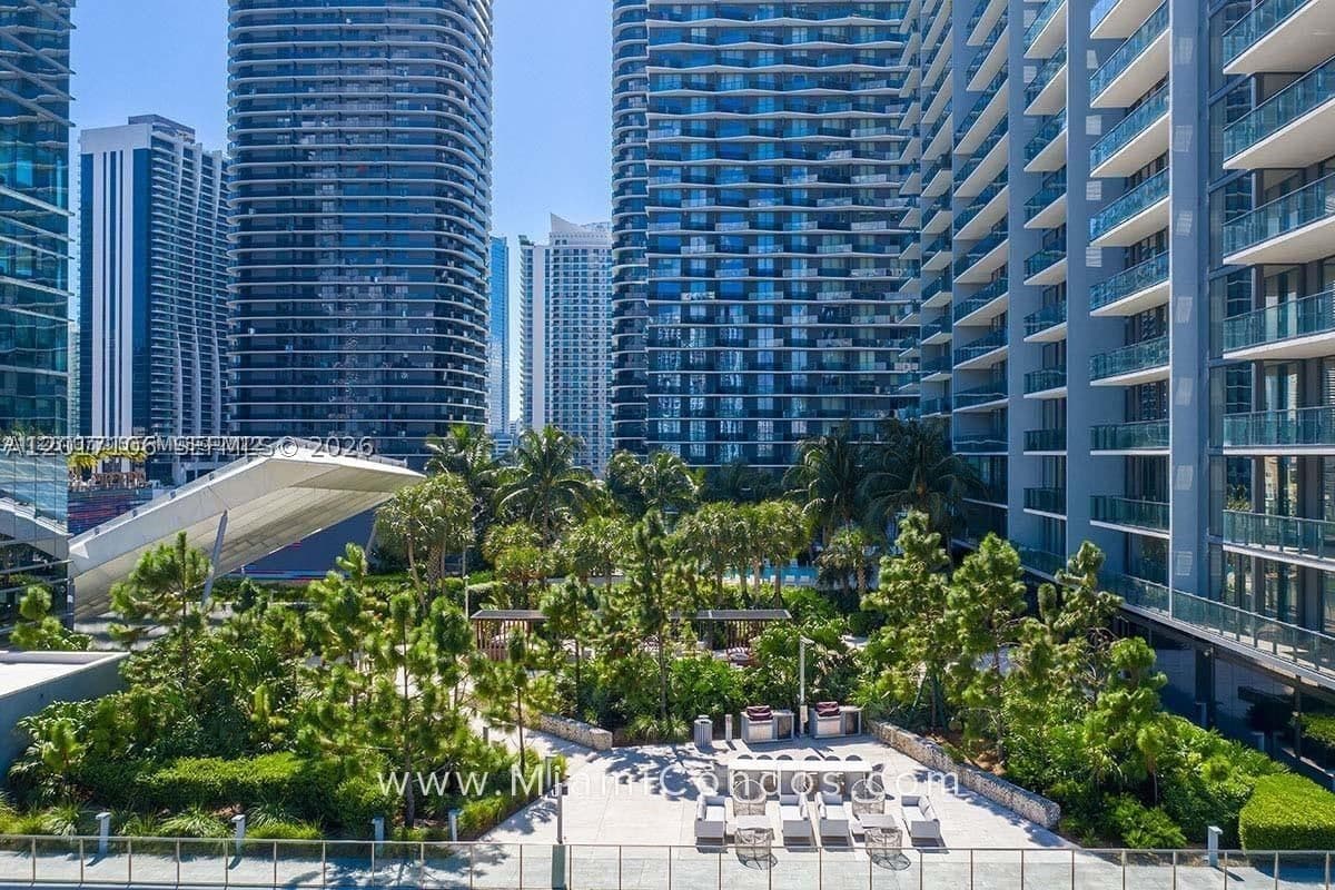 2+1 Condo — 68 6th St #2510, Miami, FL 33131
