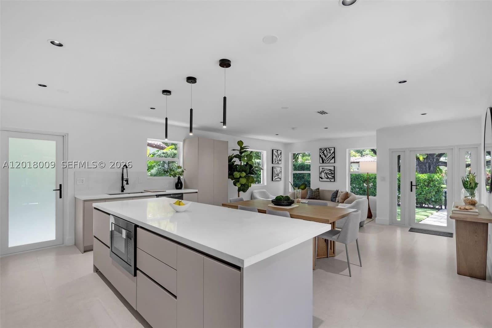 3+1 Müstakil ev — 1203 Madrid St, Coral Gables, FL 33134