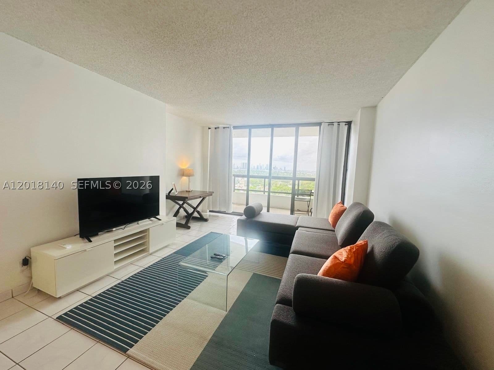 1-bedroom Condo — 2555 Collins Ave #1804, Miami Beach, FL 33140