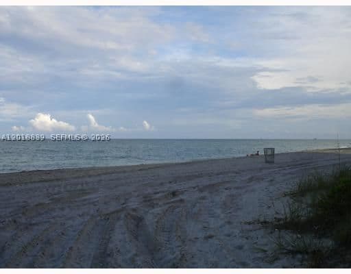 2+1 Condo — 6039 COLLINS AV #537, Miami Beach, FL 33140