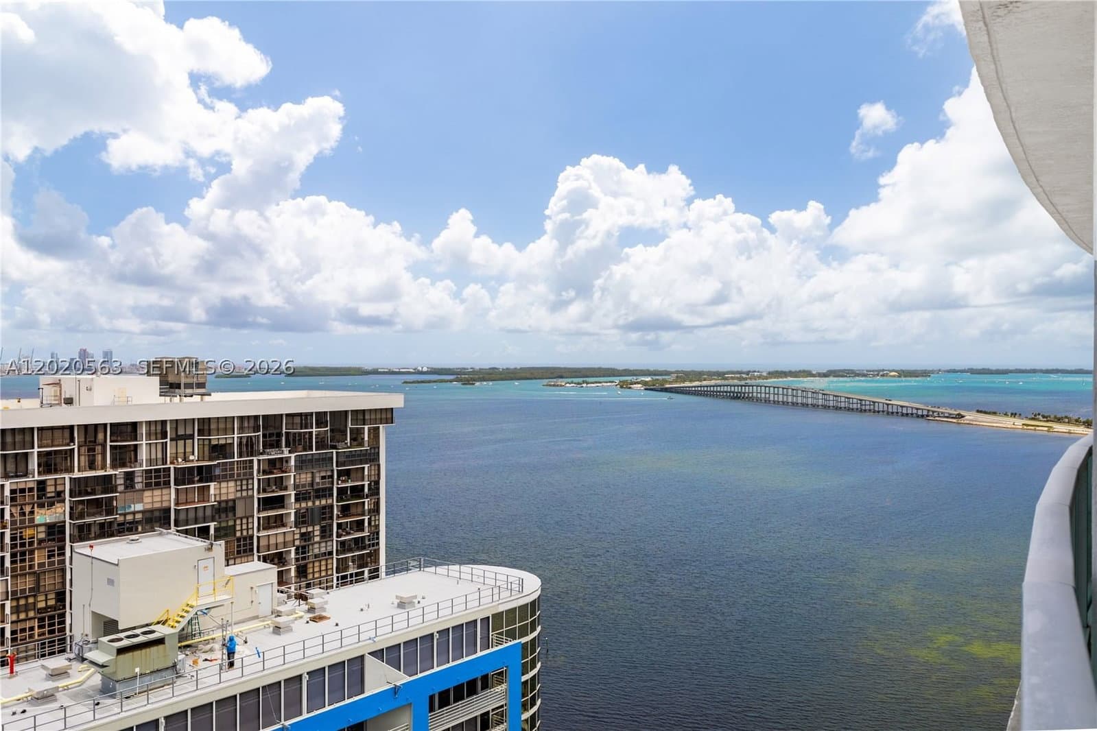 1-bedroom Condo — 2101 Brickell Ave #2302, Miami, FL 33129