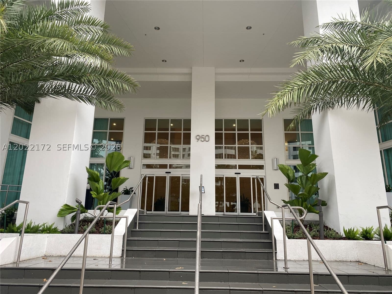2-bedroom Condo — 950 Brickell Bay Dr #2206, Miami, FL 33131