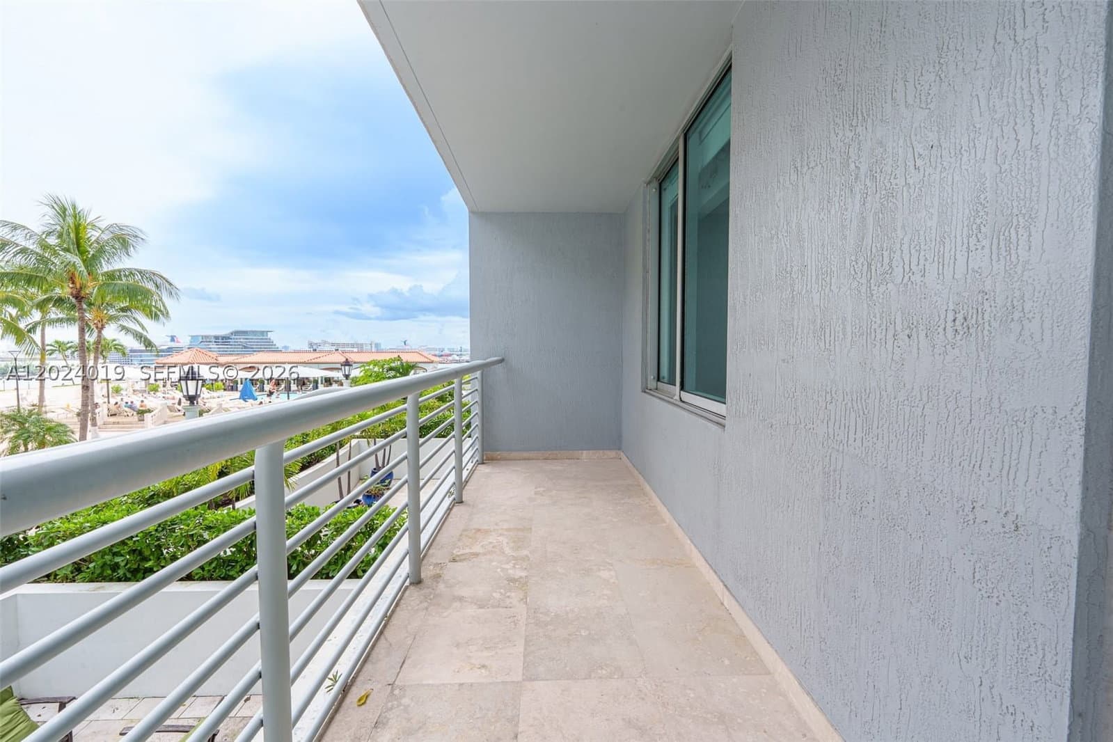 1+1 Condo — 335 Biscayne Blvd #802, Miami, FL 33131