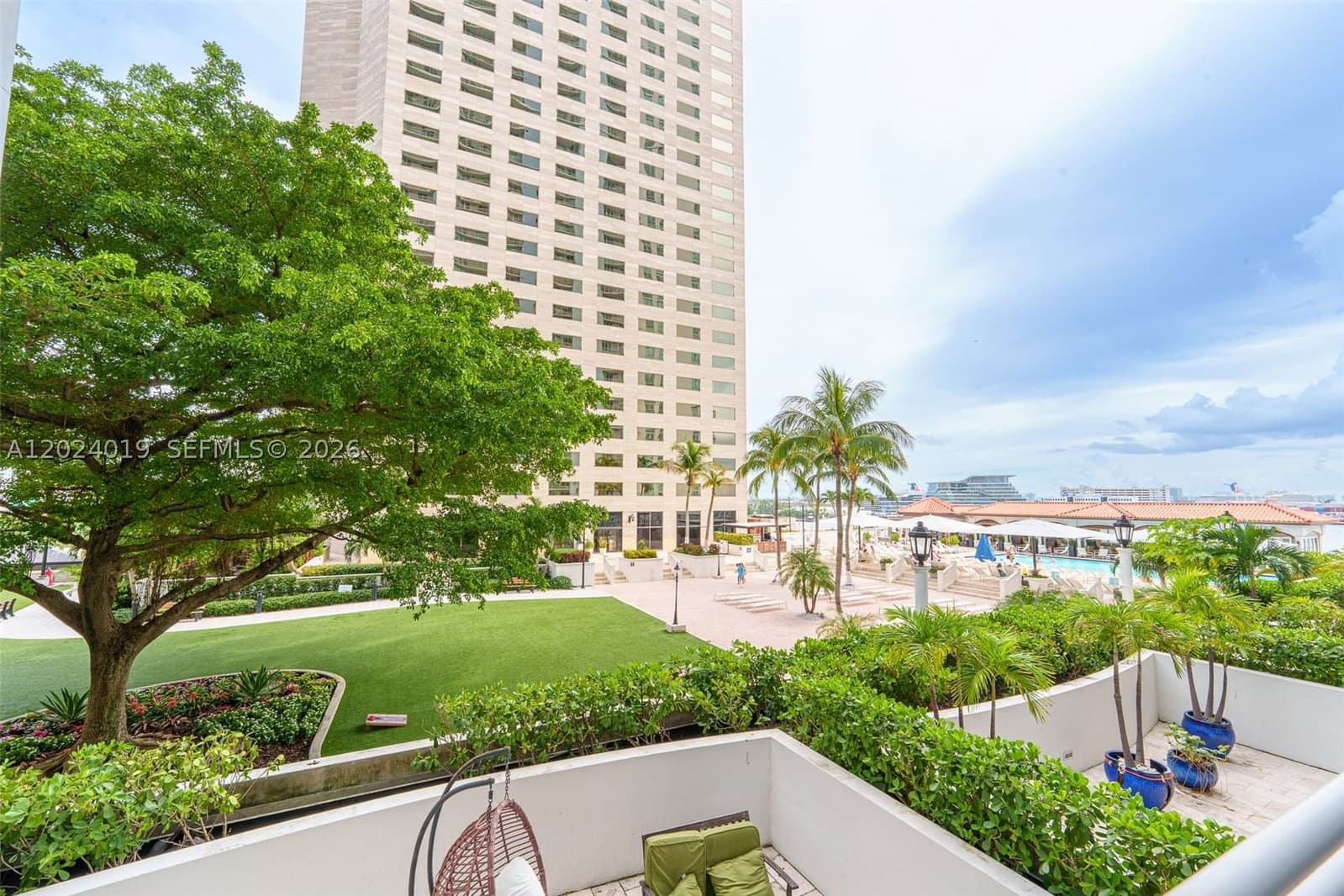 1+1 Condo — 335 Biscayne Blvd #802, Miami, FL 33131