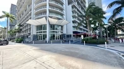 1-bedroom Condo — 690 1st Ct #1908, Miami, FL 33130