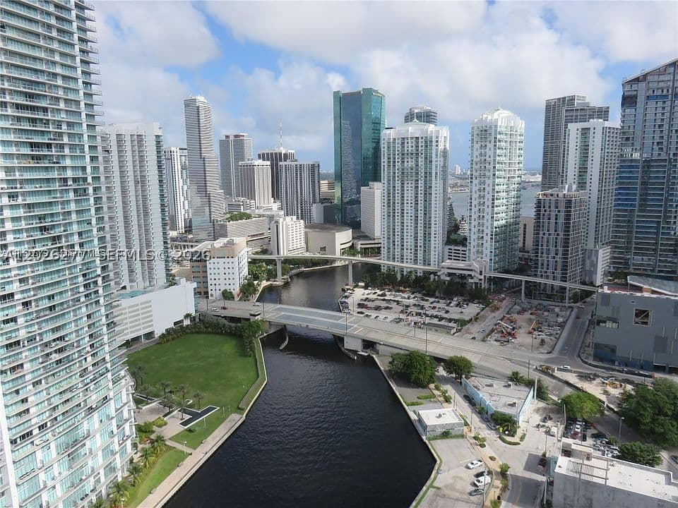 1-bedroom Condo — 690 1st Ct #1908, Miami, FL 33130