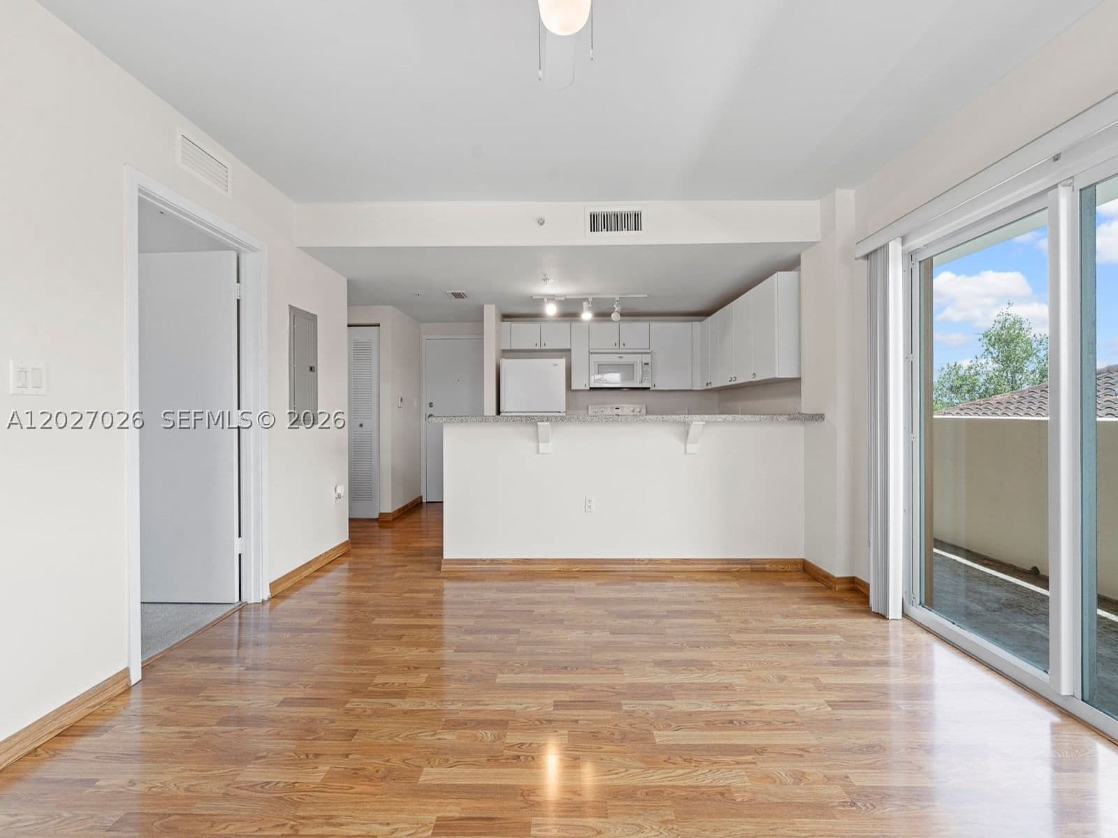 1-bedroom Condo — 2740 28th Ter #508, Miami, FL 33133