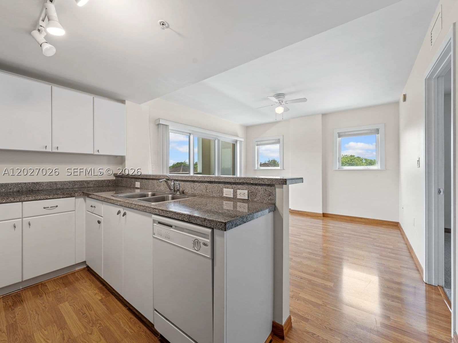1-bedroom Condo — 2740 28th Ter #508, Miami, FL 33133