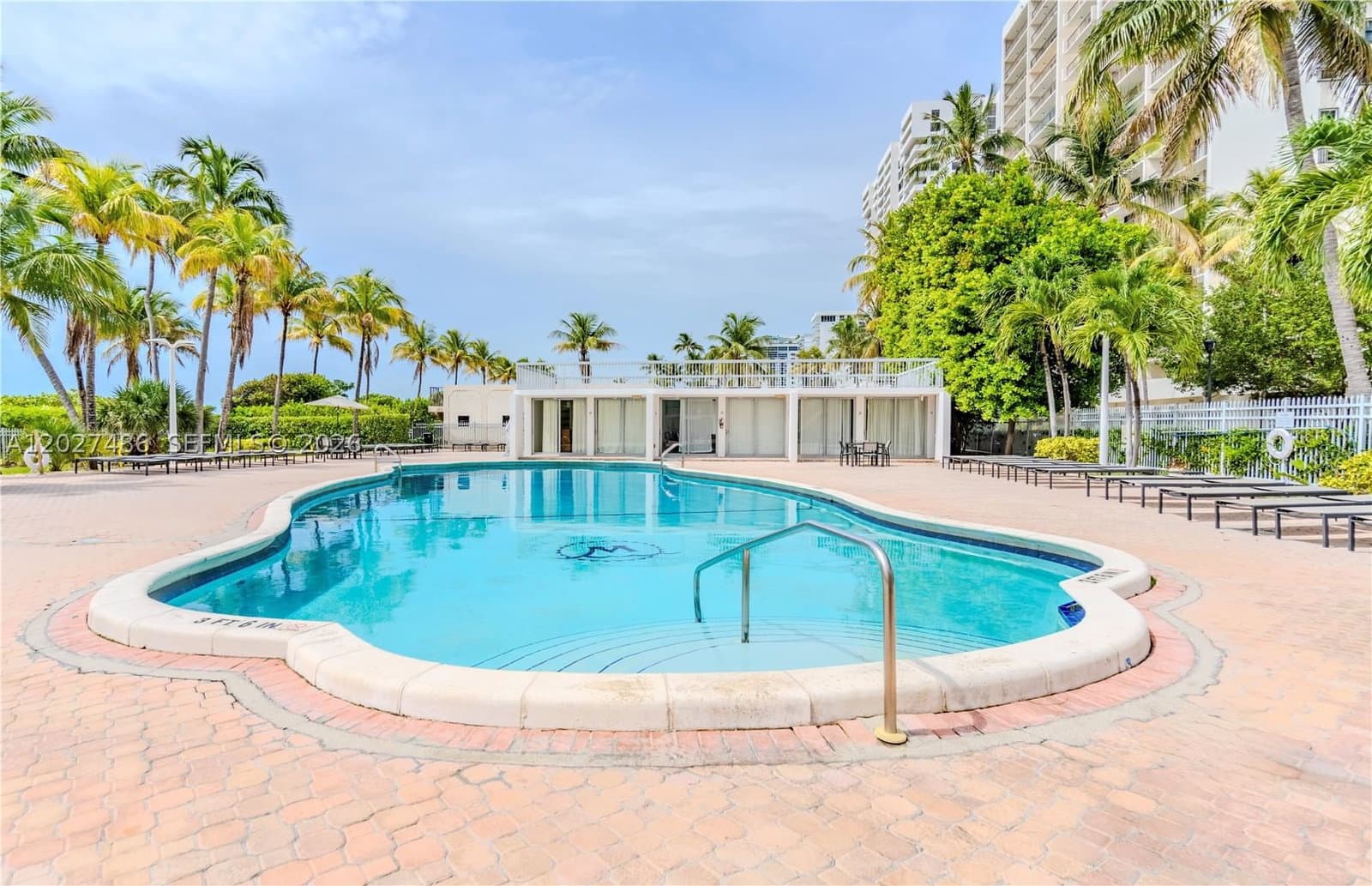 1-bedroom Condo — 2655 Collins Ave #603, Miami Beach, FL 33140
