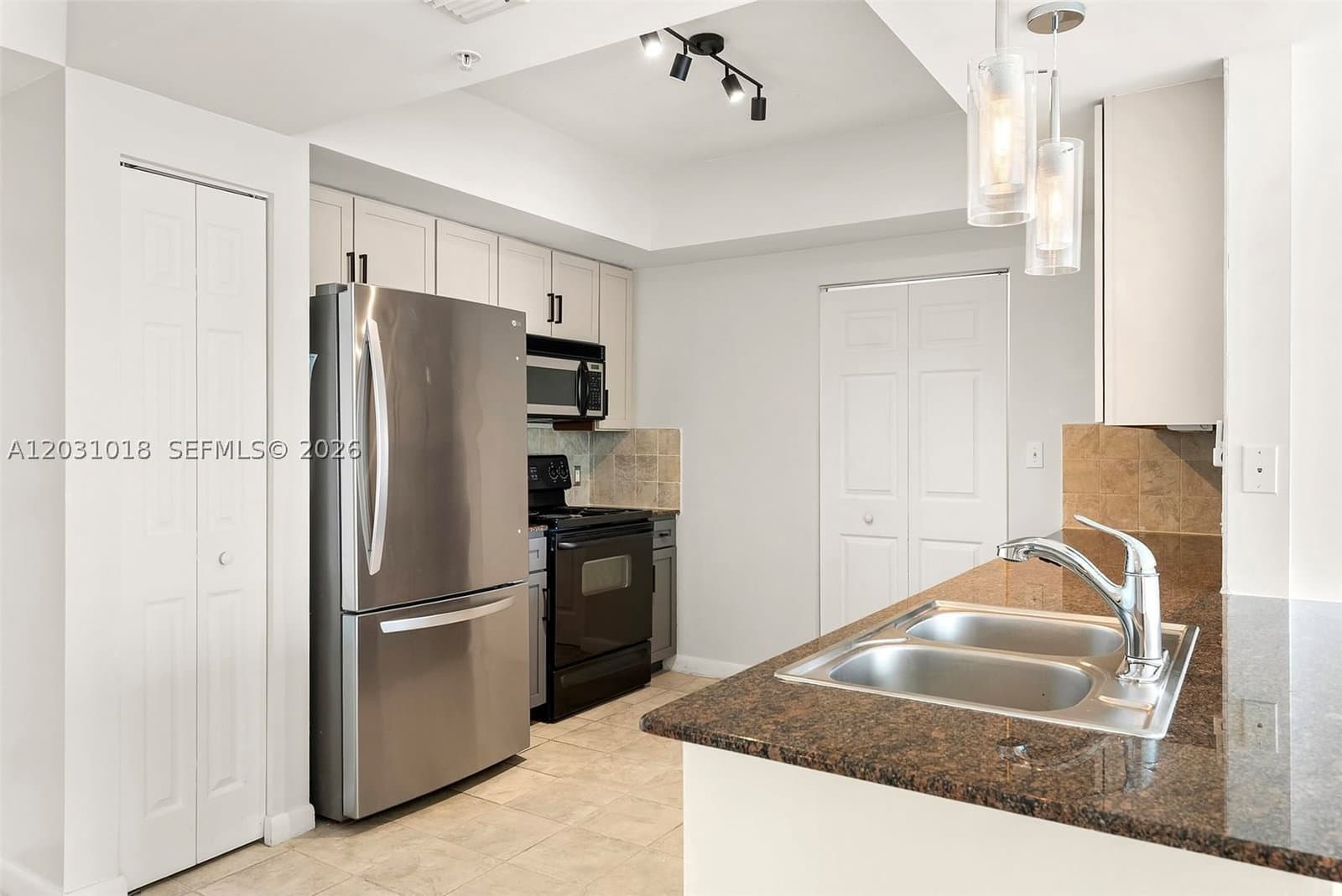 2+1 Condo — 2000 Bayshore Dr #420, Miami, FL 33137