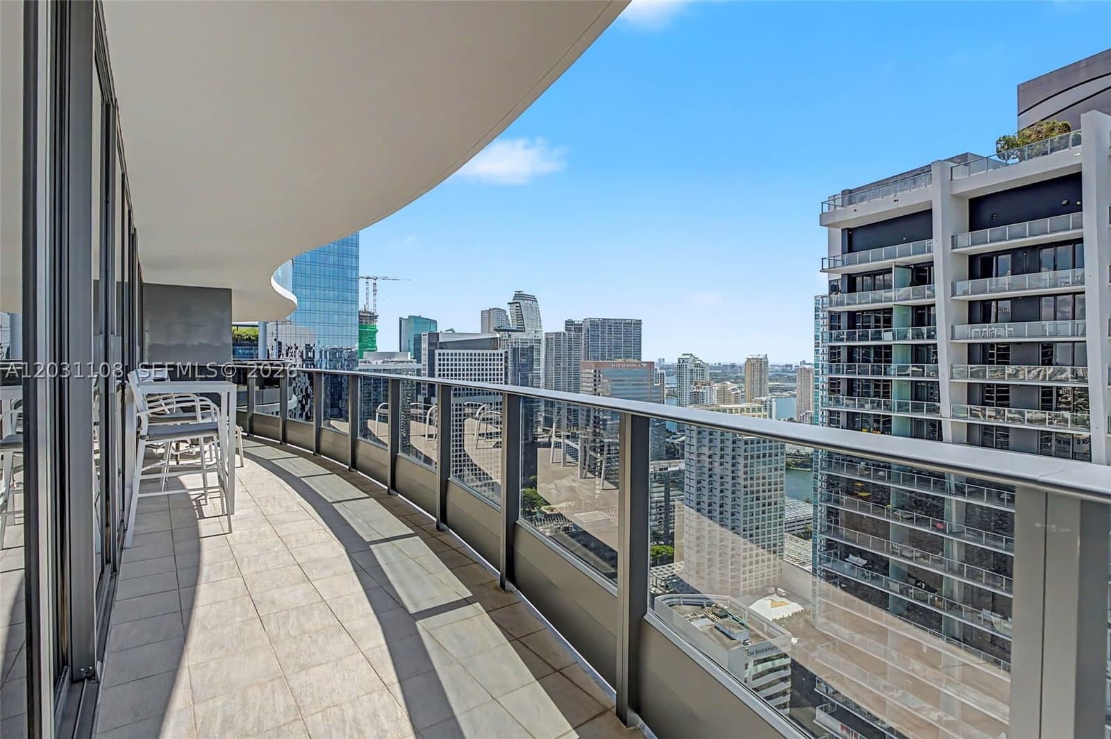 2+1 Condo — 1000 Brickell Plz #4609, Miami, FL 33131