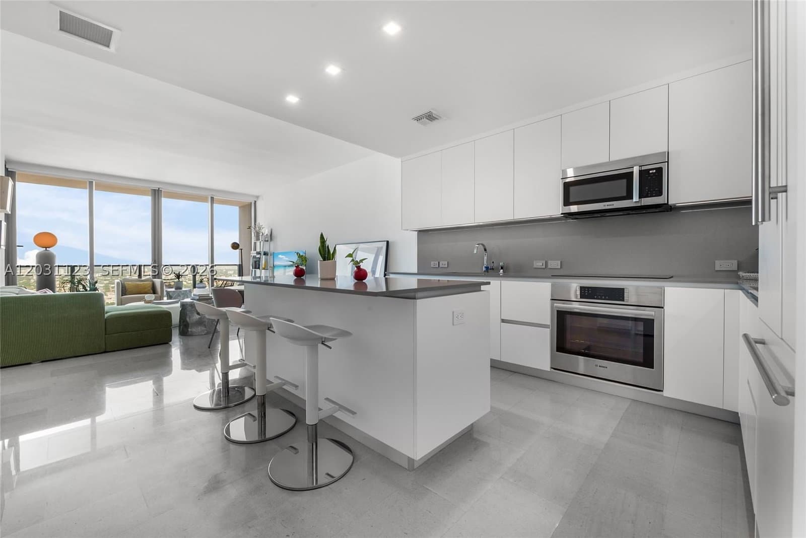 1+1 Condo — 88 7th St #3208, Miami, FL 33130