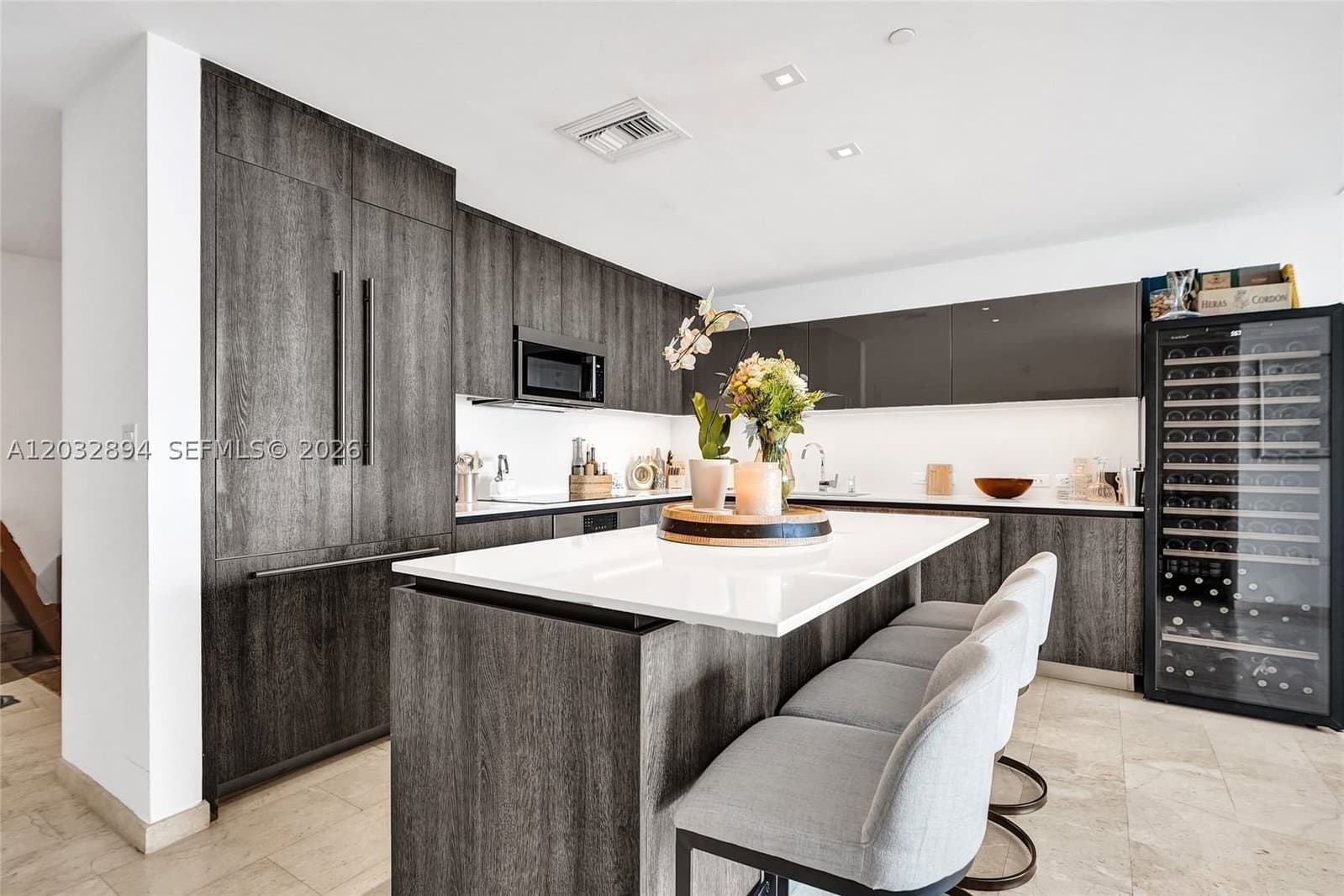 2+1 Condo — 88 7th St #2210, Miami, FL 33130