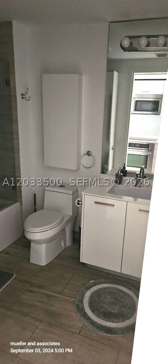 Condo — 1300 Brickell Bay Dr #2112, Miami, FL 33131