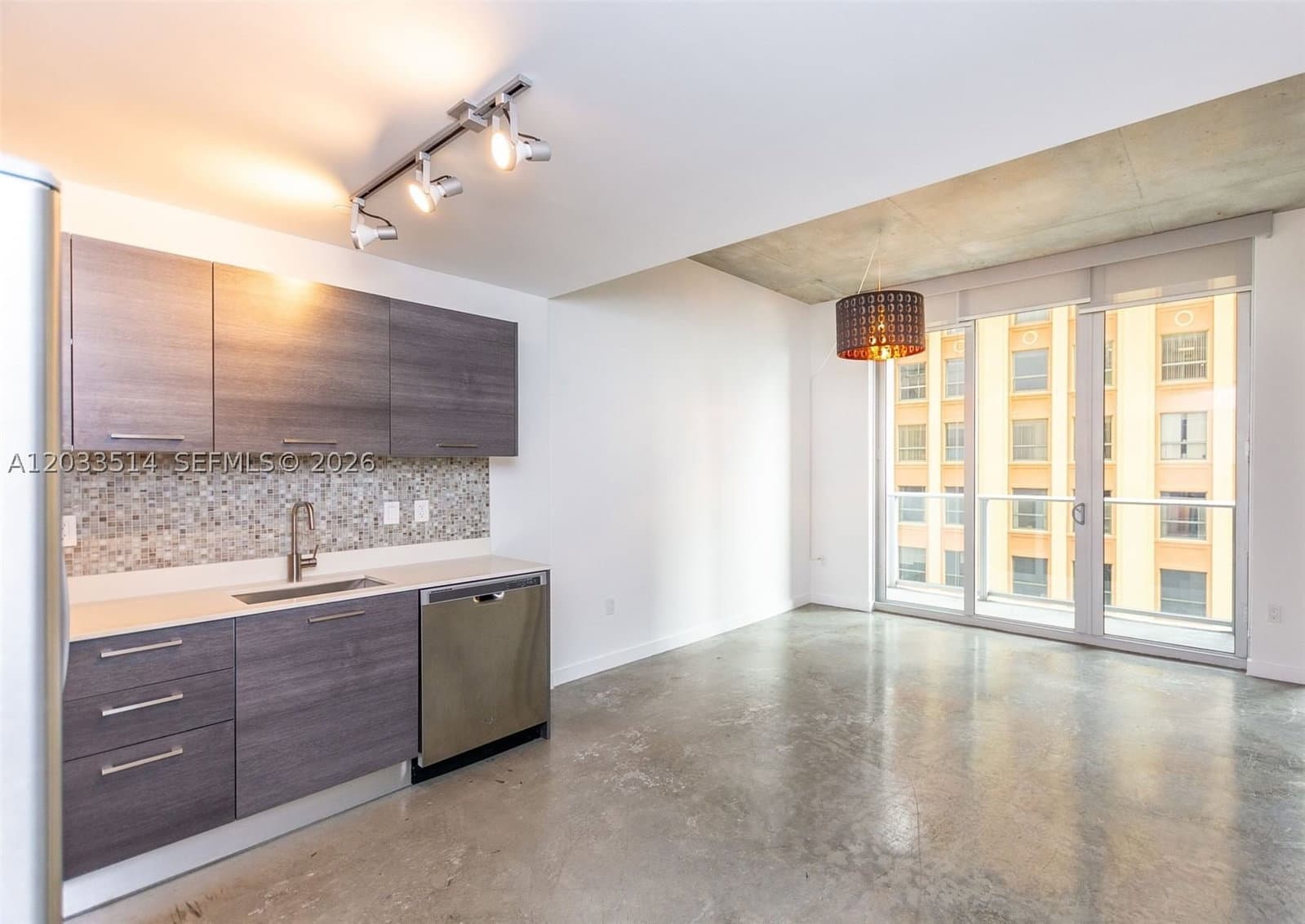 1+1 Condo — 151 1st St #807, Miami, FL 33131