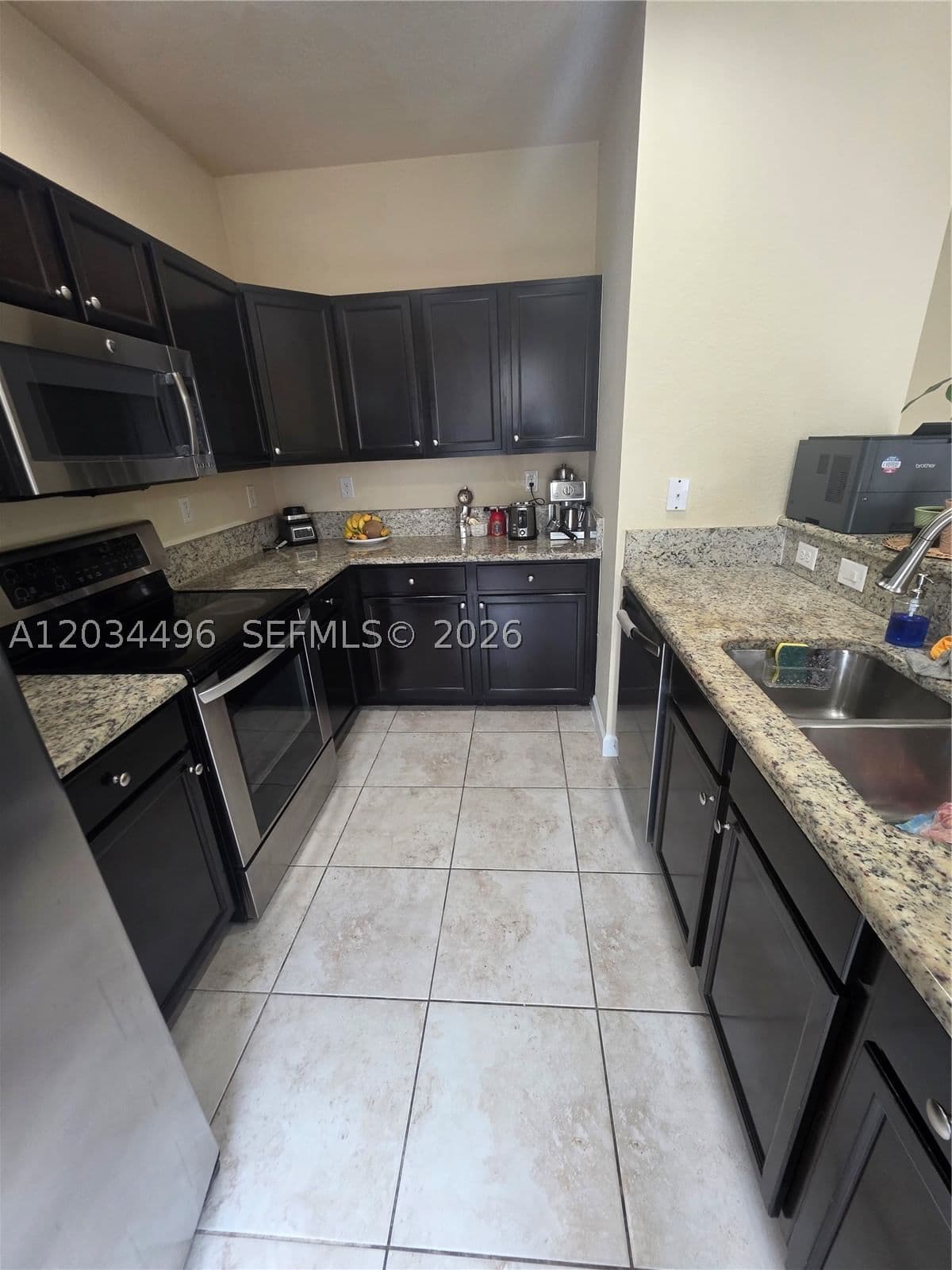 3-bedroom Townhouse — 9424 171st Pl, Miami, FL 33196