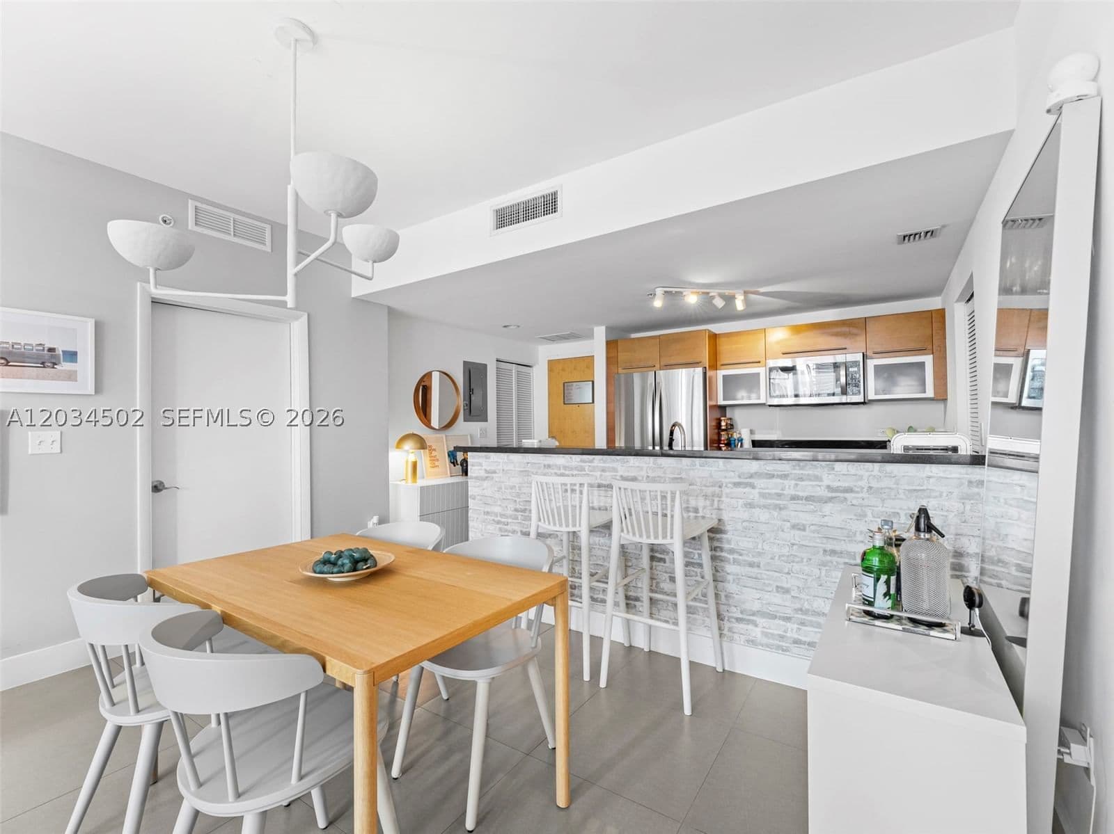 2-bedroom Condo — 253 2nd St #1801, Miami, FL 33132