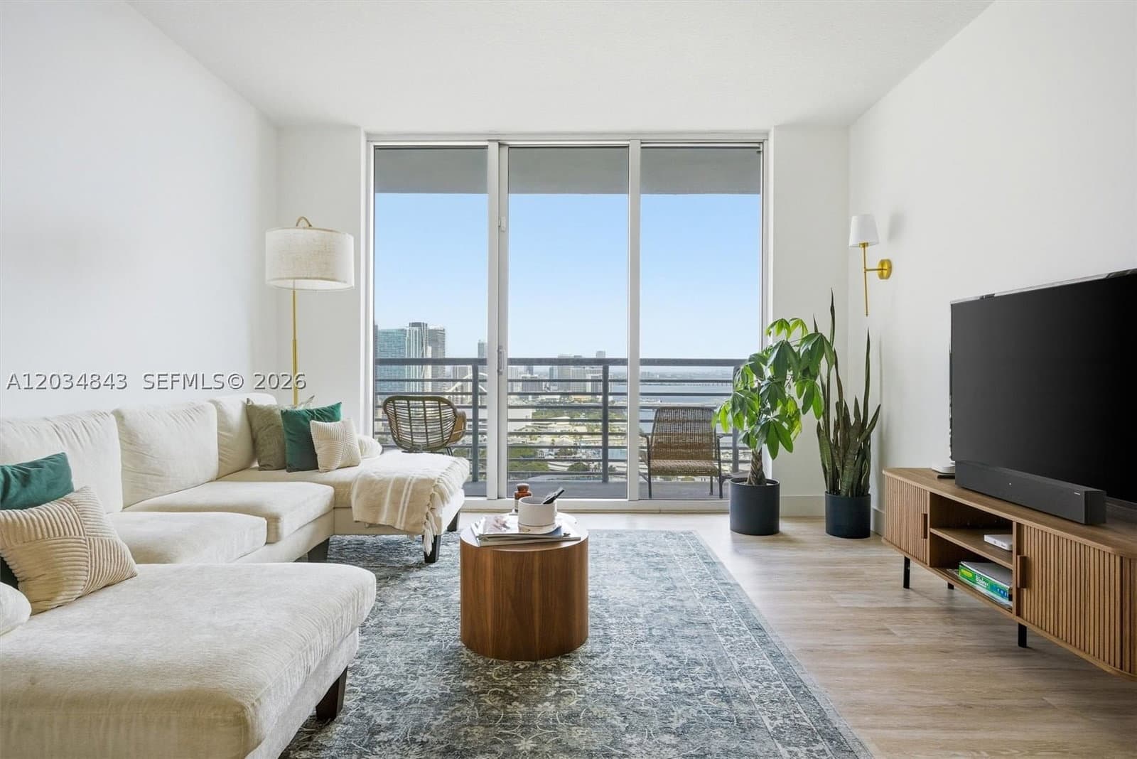 2-bedroom Condo — 325 Biscayne Blvd #4022, Miami, FL 33131