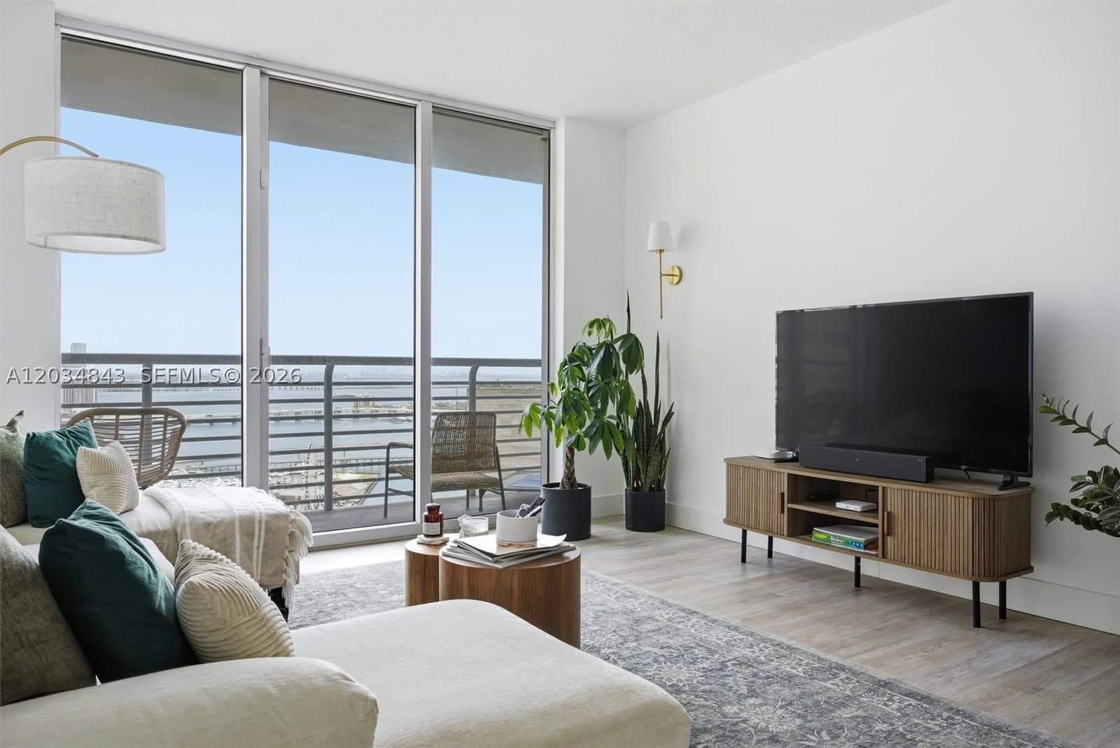 2-bedroom Condo — 325 Biscayne Blvd #4022, Miami, FL 33131