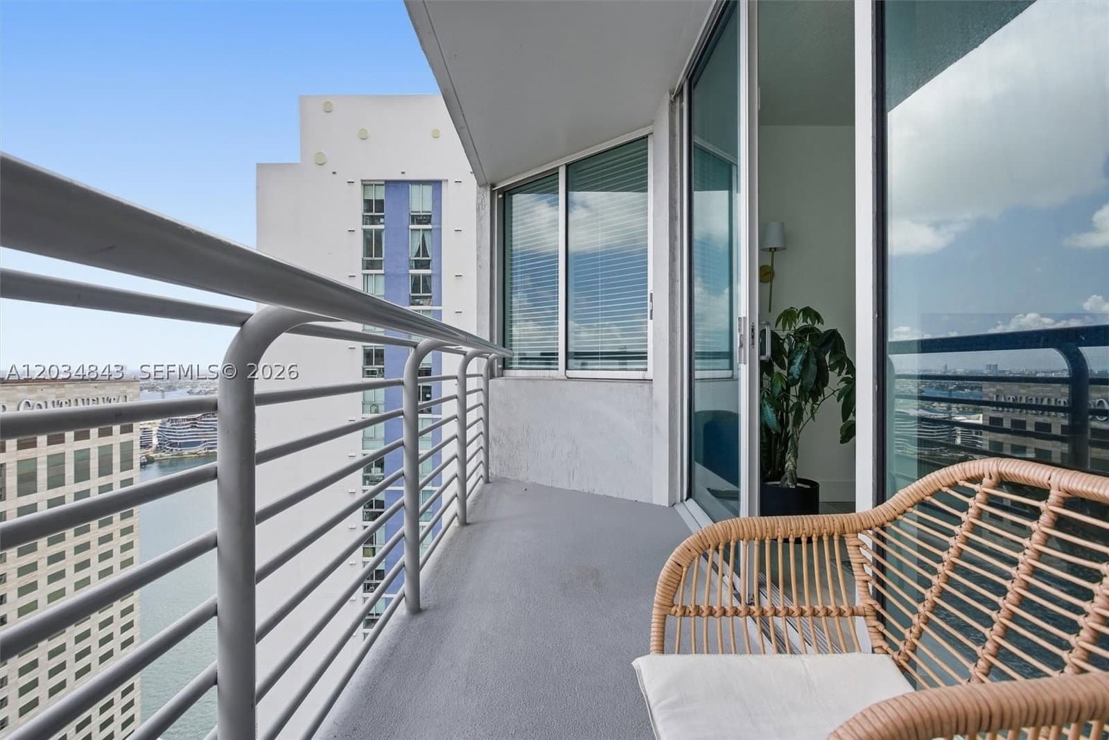 2-bedroom Condo — 325 Biscayne Blvd #4022, Miami, FL 33131
