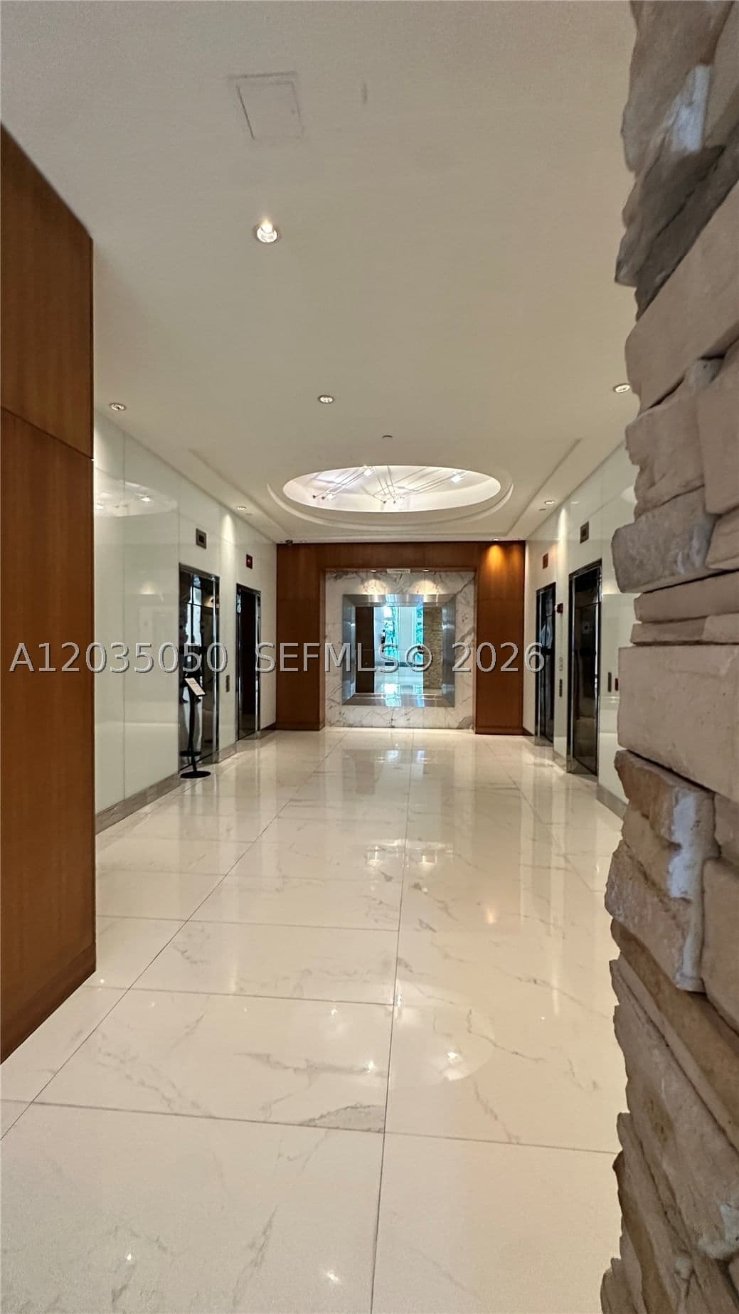 1-bedroom Condo — 41 5th St #1104, Miami, FL 33131