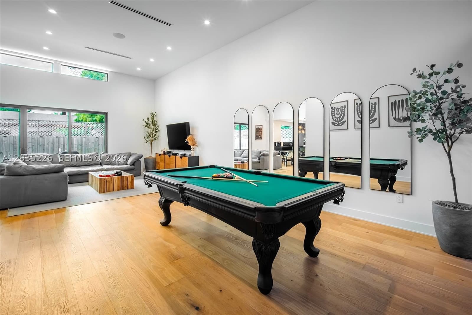 3+1 Müstakil ev — 243 42nd St, Miami, FL 33127