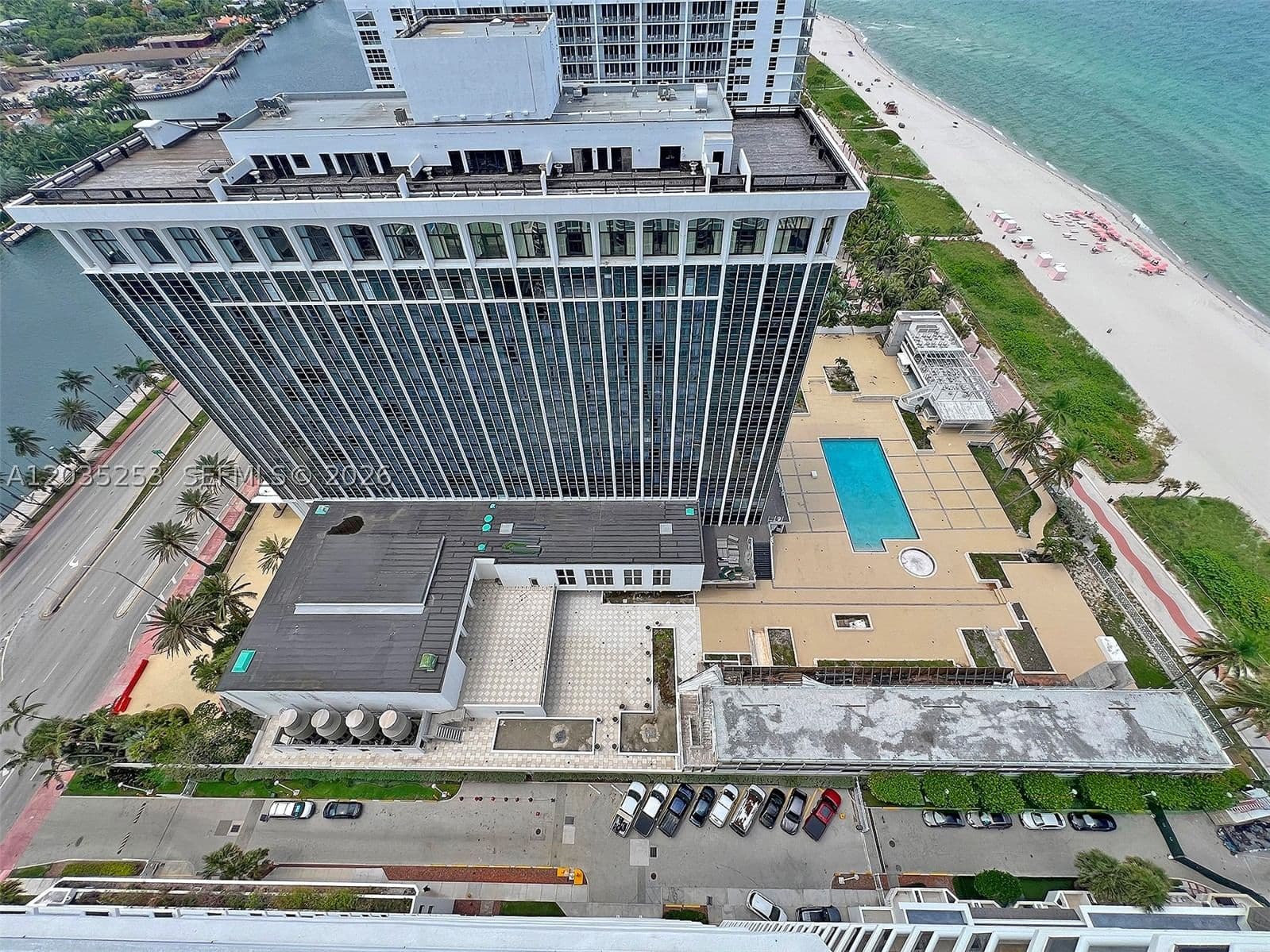 2-bedroom Condo — 4779 Collins Ave #2708, Miami Beach, FL 33140