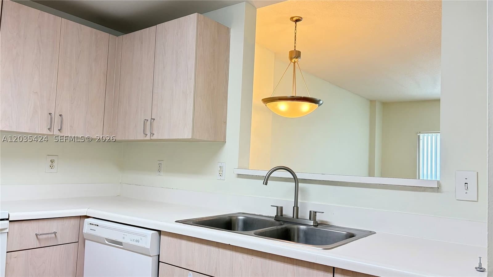 1+1 Condo — 50 Menores Ave #807, Coral Gables, FL 33134