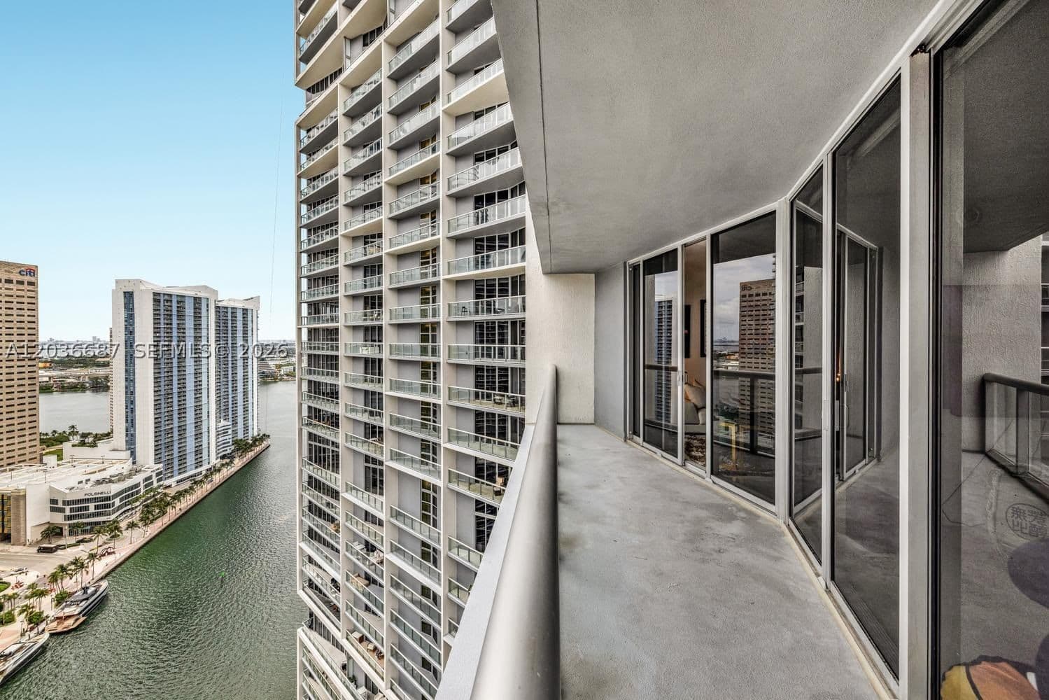 1+1 Condo — 475 Brickell Ave #3214, Miami, FL 33131