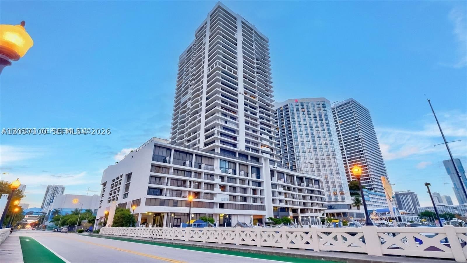 1+1 Condo — 555 15th St #17E, Miami, FL 33132