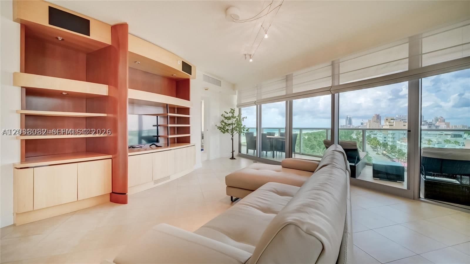 2+1 Condo — 1455 Ocean Dr #902, Miami Beach, FL 33139