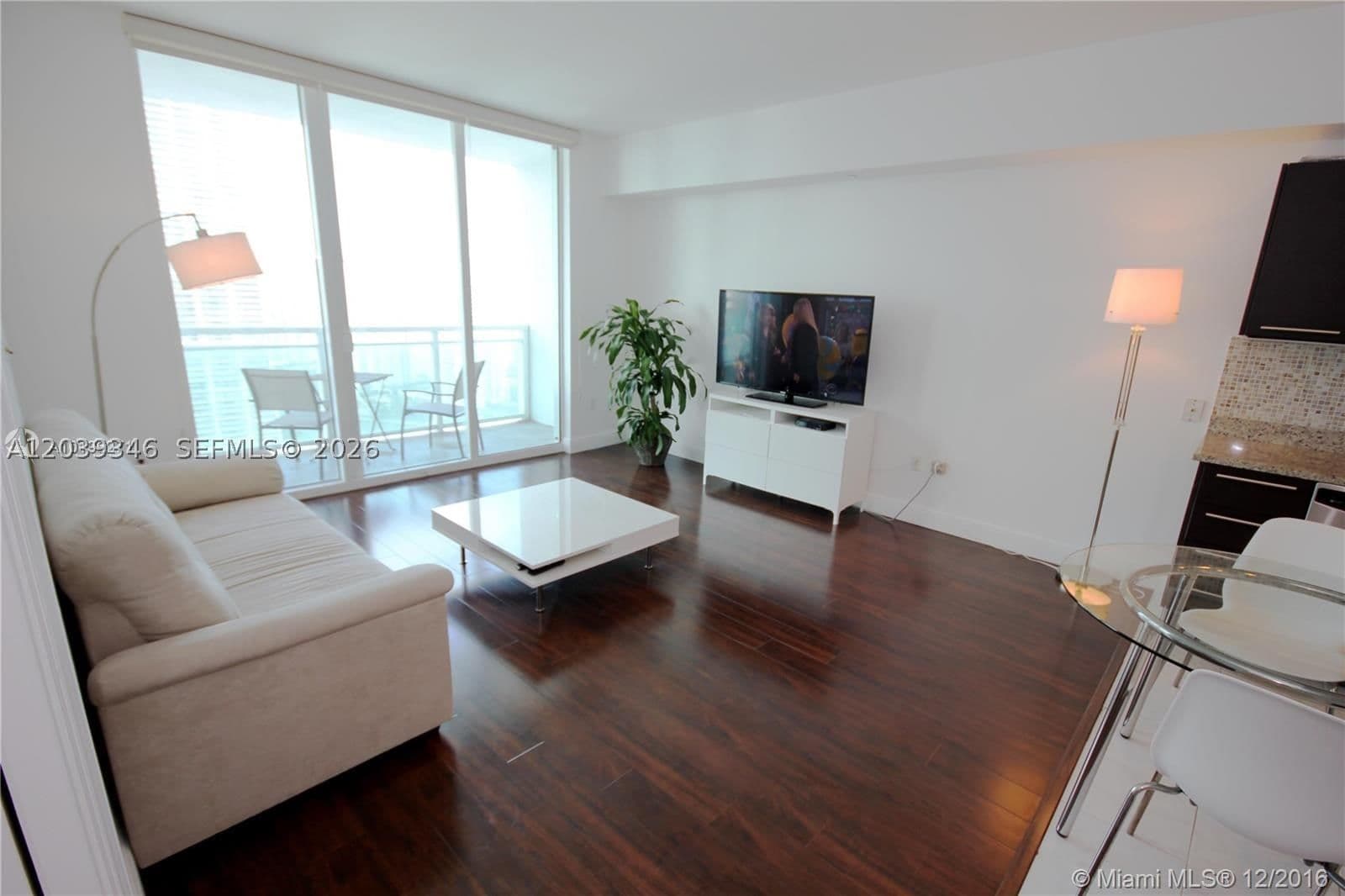 1+1 Condo — Miami, FL 33131