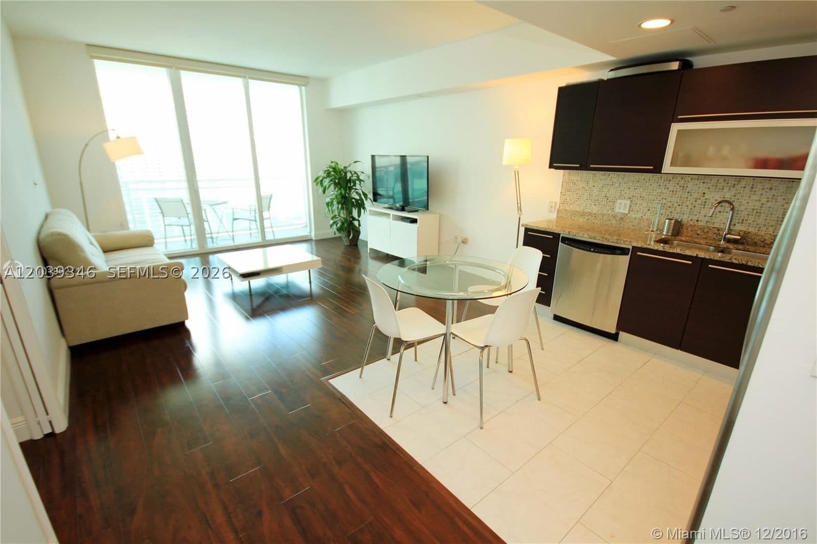 1+1 Condo — Miami, FL 33131