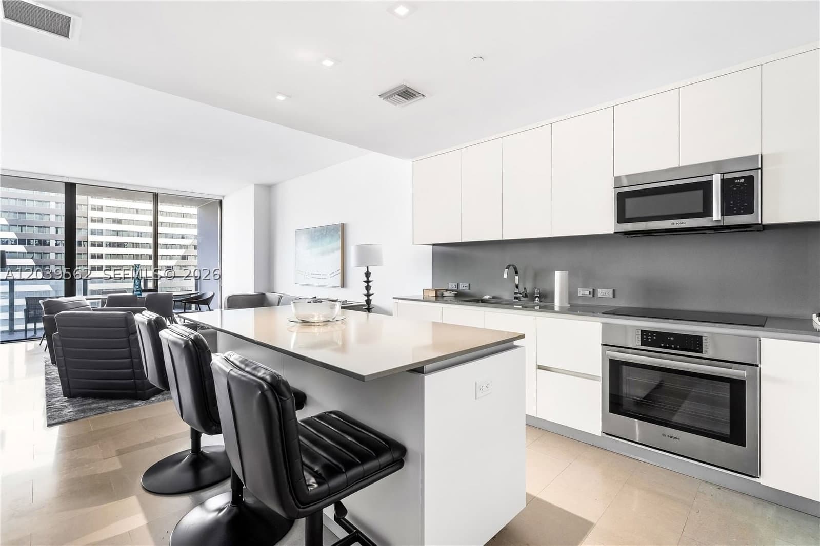 1+1 Condo — 88 7th St #1006, Miami, FL 33130