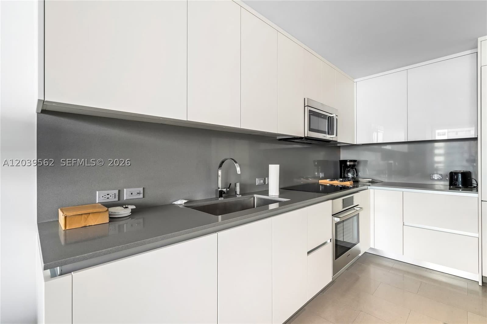 1+1 Condo — 88 7th St #1006, Miami, FL 33130