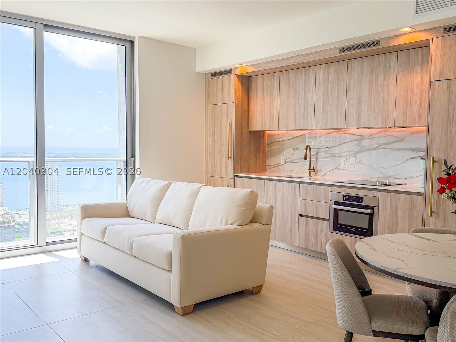 1-bedroom Condo — 77 5th St #4015, Miami, FL 33131