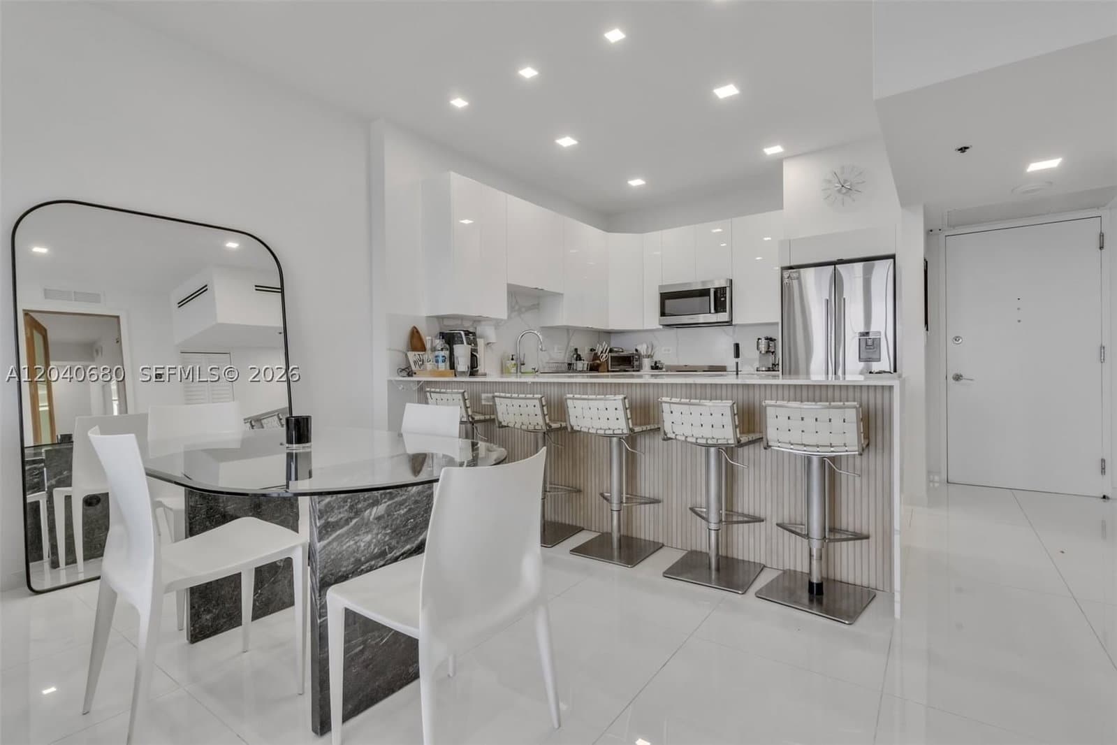 2-bedroom Condo — 5701 Collins Ave #PH08, Miami Beach, FL 33140