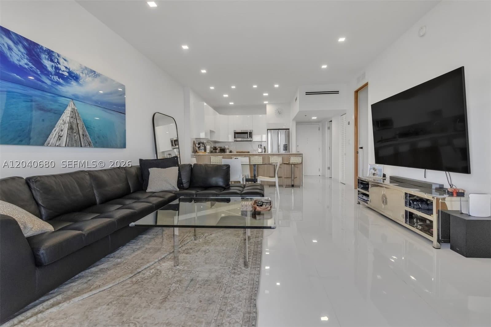 2-bedroom Condo — 5701 Collins Ave #PH08, Miami Beach, FL 33140