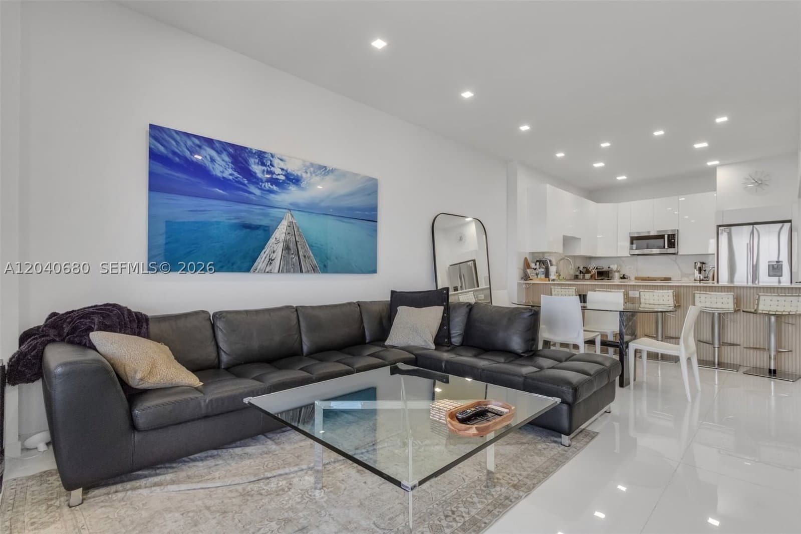 2-bedroom Condo — 5701 Collins Ave #PH08, Miami Beach, FL 33140