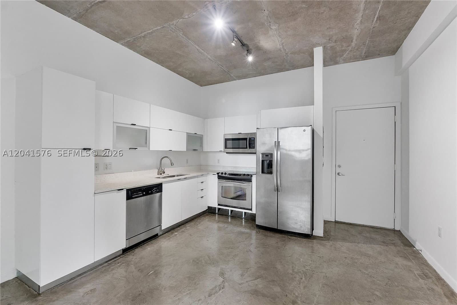 1+1 Condo — 234 3rd St #1404, Miami, FL 33132
