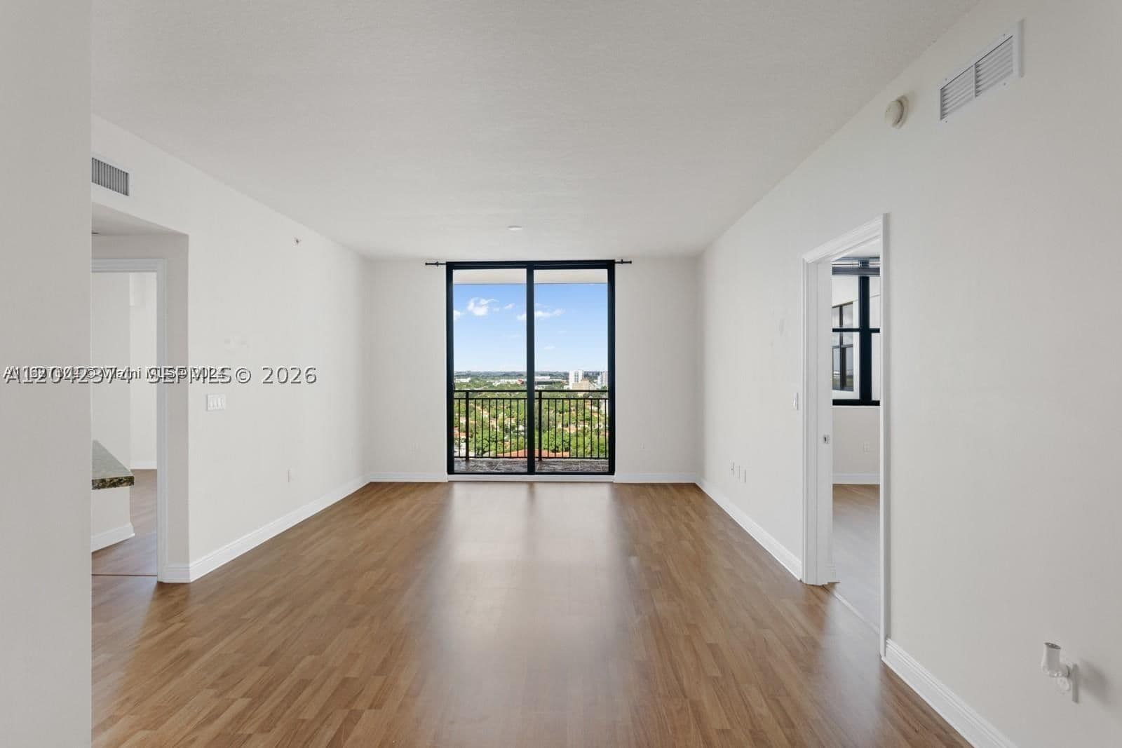 2-bedroom Condo — 888 Douglas Rd #1405, Coral Gables, FL 33134