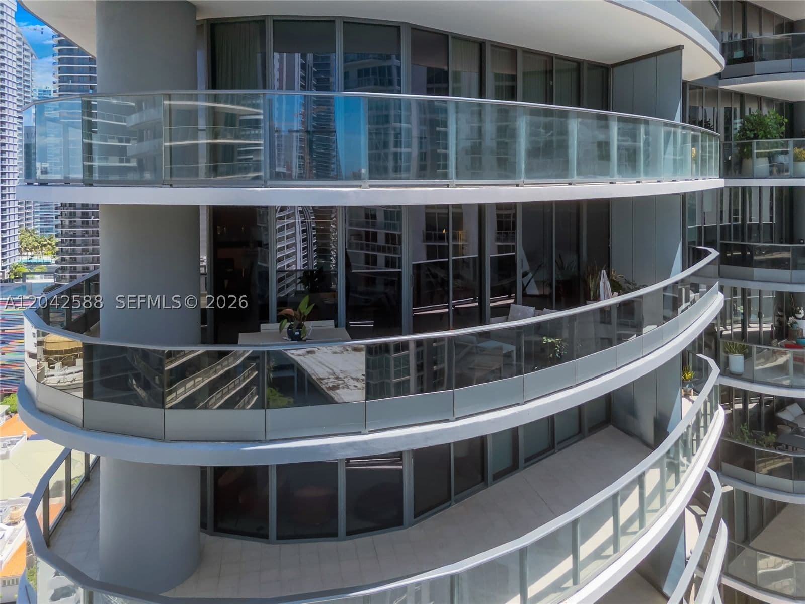 3-bedroom Condo — 1000 Brickell Plz #2402, Miami, FL 33131