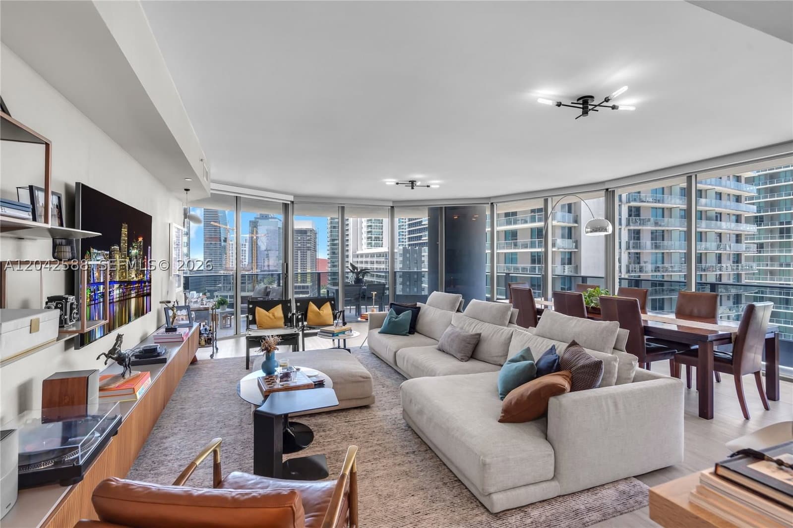 3-bedroom Condo — 1000 Brickell Plz #2402, Miami, FL 33131