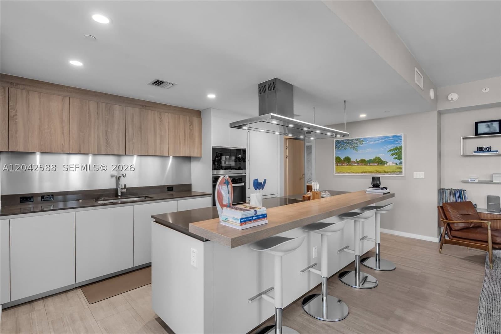 3-bedroom Condo — 1000 Brickell Plz #2402, Miami, FL 33131