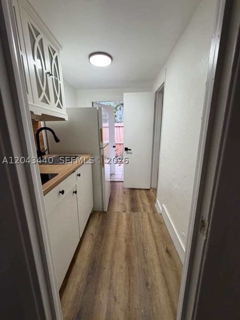 2+1 Müstakil ev — 2137 1st Ter #Back, Miami, FL 33125