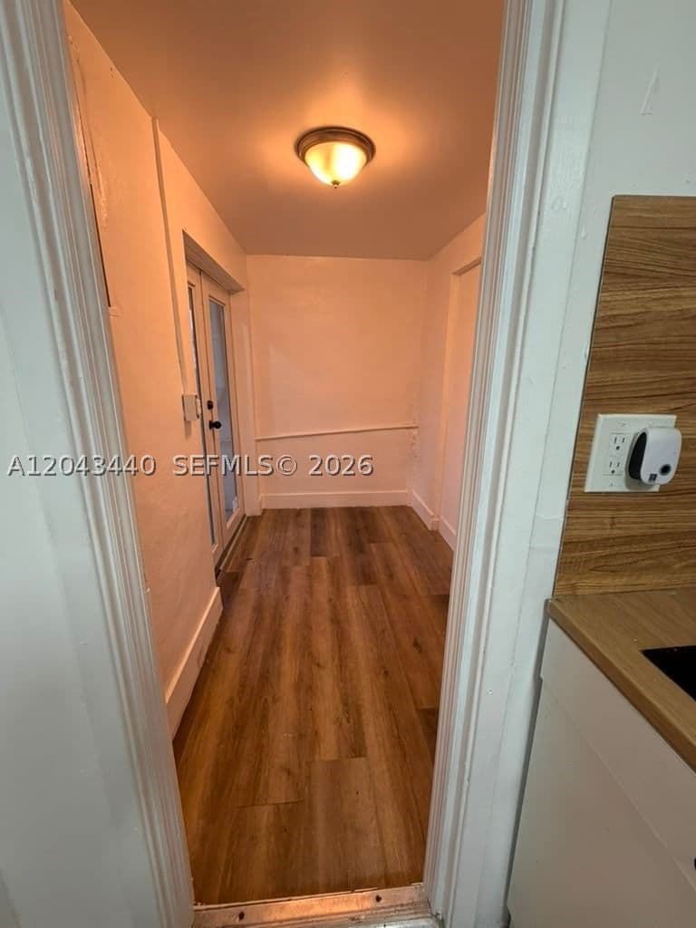 2+1 Müstakil ev — 2137 1st Ter #Back, Miami, FL 33125