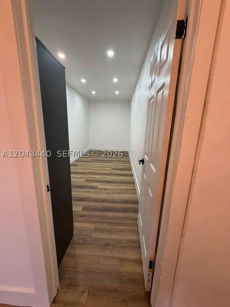 2+1 Müstakil ev — 2137 1st Ter #Back, Miami, FL 33125